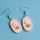 Lovely Daisy frames earrings